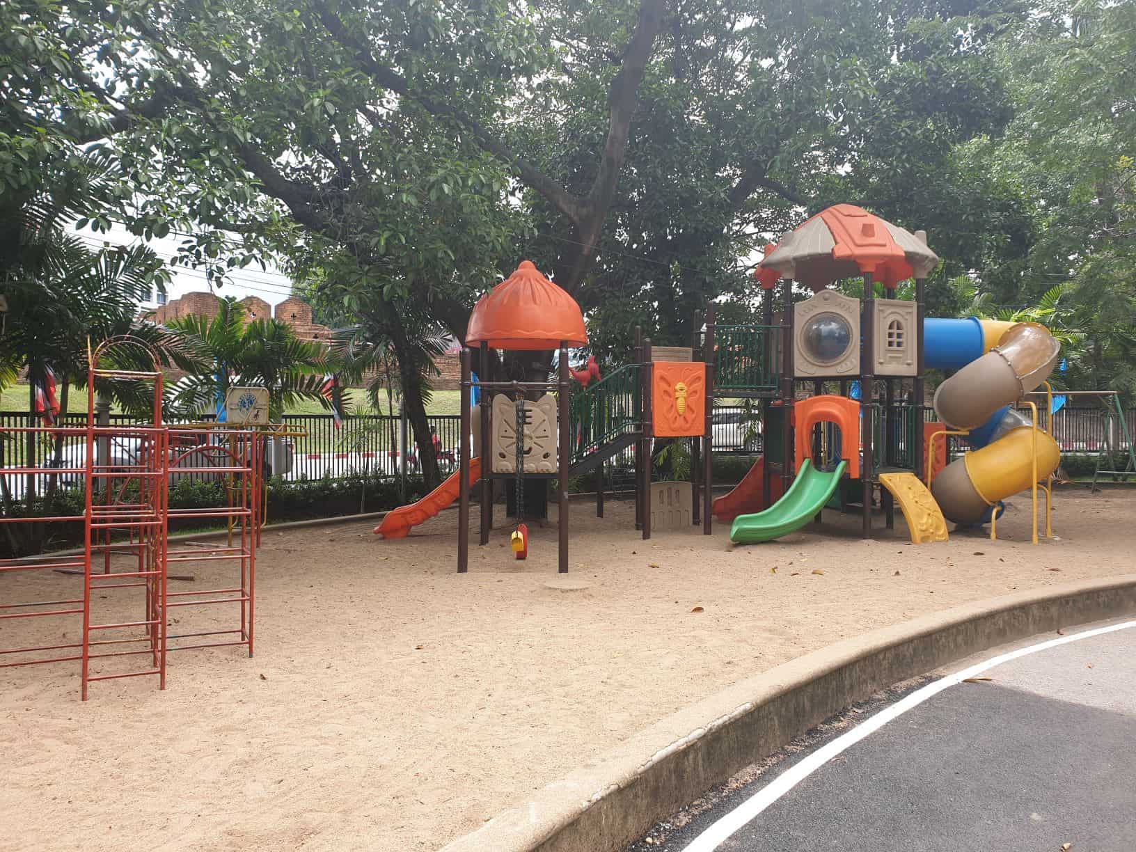 Nong Buak Haad Public Park (Suan Buak Haad)